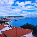 Ana * Trogir