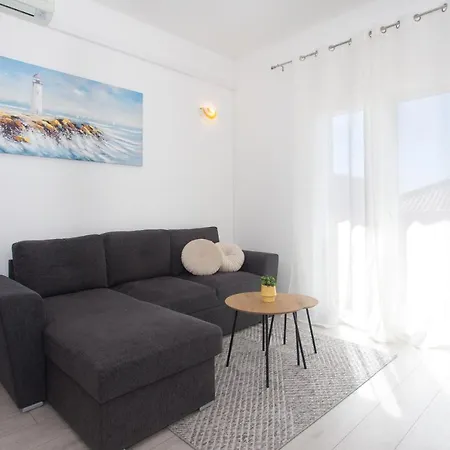 Ana شقة تروغير