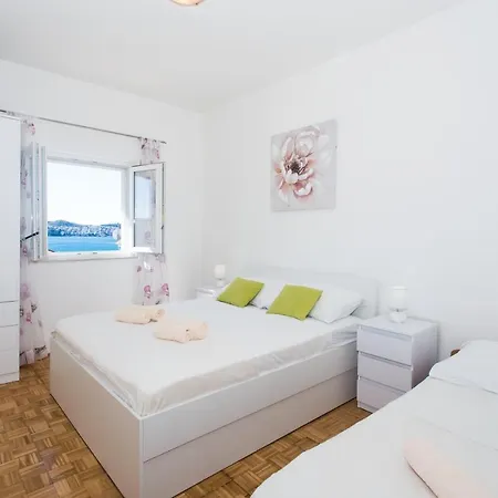 شقة Ana تروغير