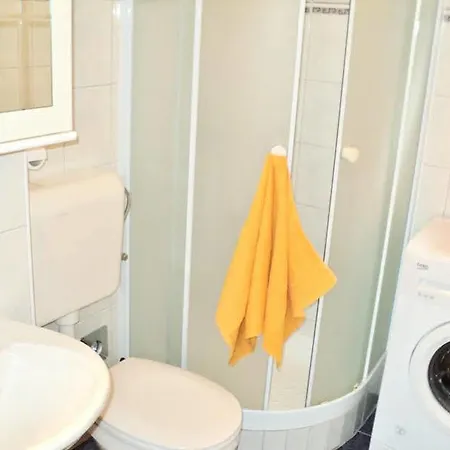 Ana شقة تروغير